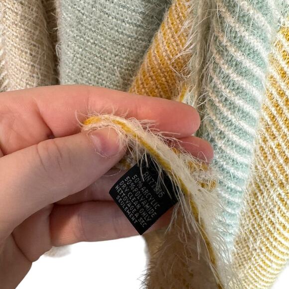 Anthropologie Akemi + Kin Color‎ Block Fuzzy Sweater Wrap Poncho Ruana One Size - Picture 8 of 8